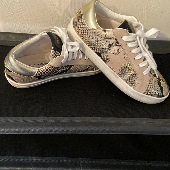 Steve Madden Snake skin Star Sneakers